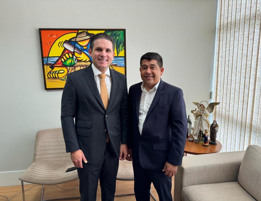 Deputado federal Hugo Motta recebe o prefeito de Tenório, Manoel Vasconcelos prometendo mais recursos para o seu município