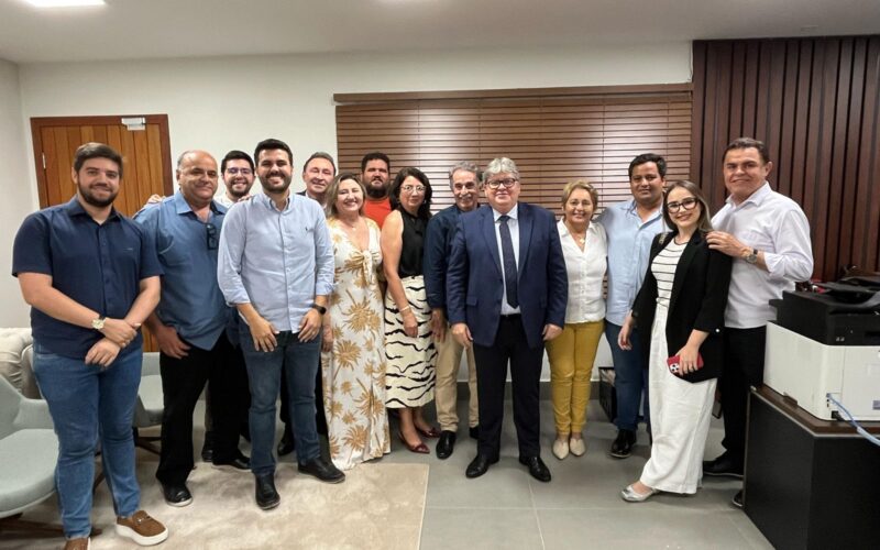 Após juntar situação e oposição em Soledade, João Azevêdo realiza mesmo feito, só que agora em Uiraúna