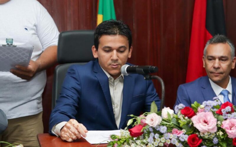 Racha: presidente da Câmara de Santa Rita deixa apoio ao prefeito Emerson Panta