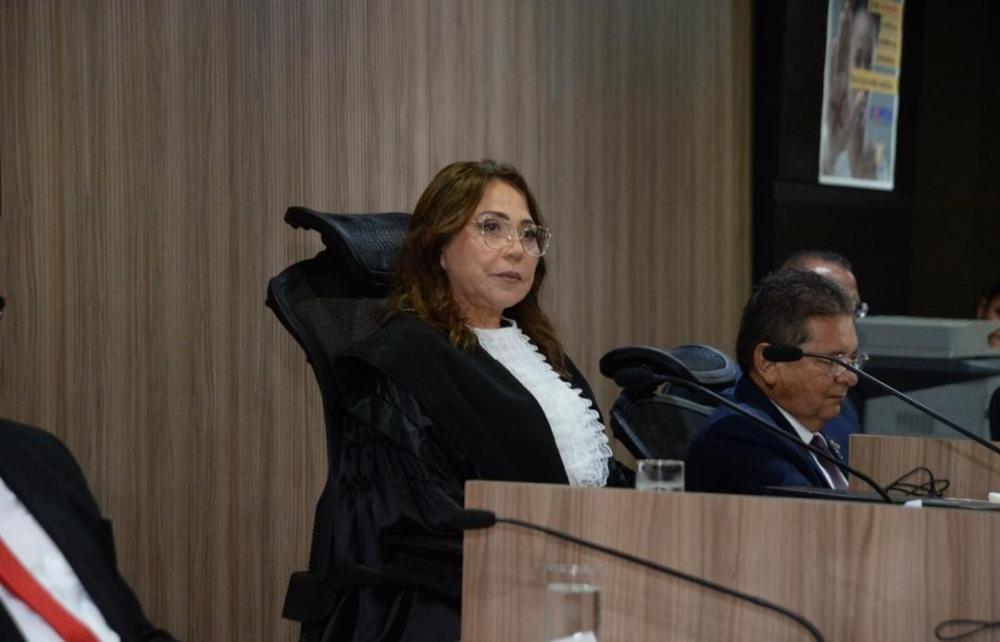 Desembargadora Agamenilde Dias toma posse solenemente na presidência do TRE - PB