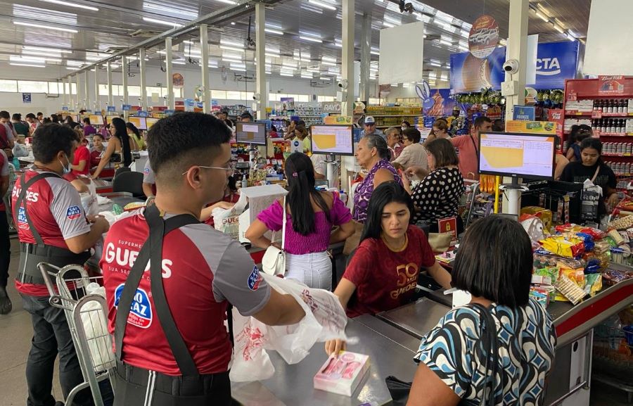 Guedes Supermercado completa 50 anos, sorteia mais um carro e faz melhorias em seus espaços