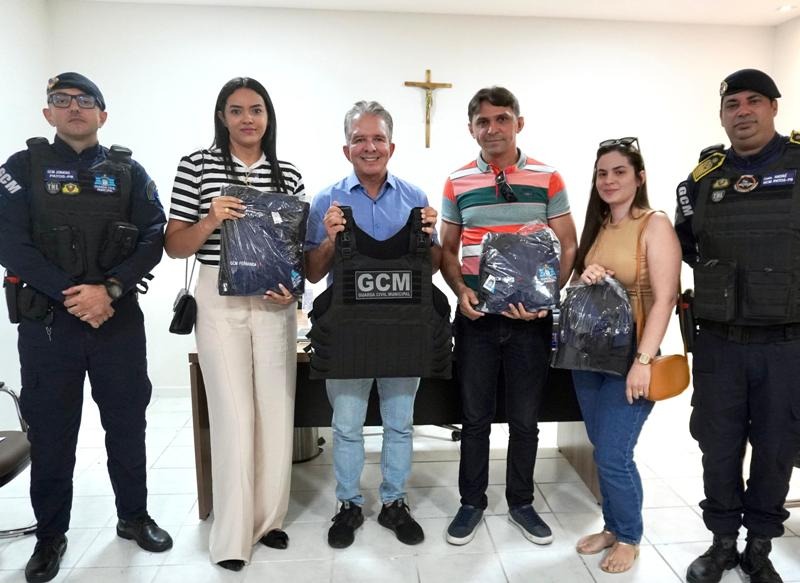 Prefeito nomeia e dá posse a novos agentes para compor a Guarda Civil Municipal de Patos