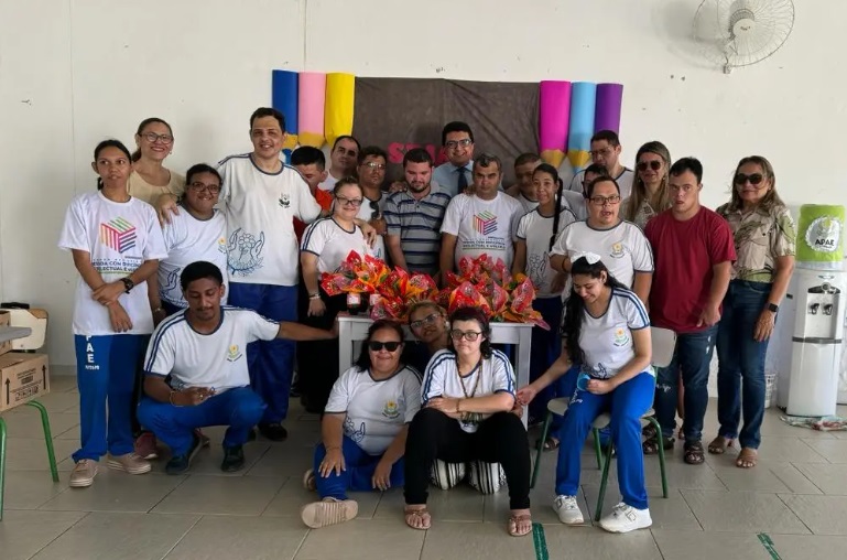 Sindicato dos Bancários realiza ação social na APAE - Patos