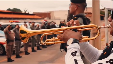 Polícia Militar presta homenagem ao Sgt Romário que morreu durante combate, em Bayeux