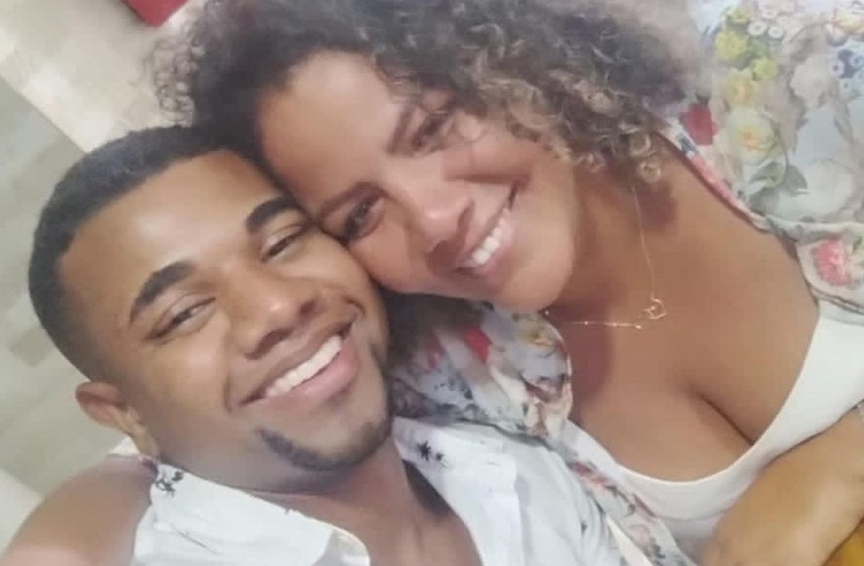 Mulher de Davi ironiza internauta por duvidar da relação deles