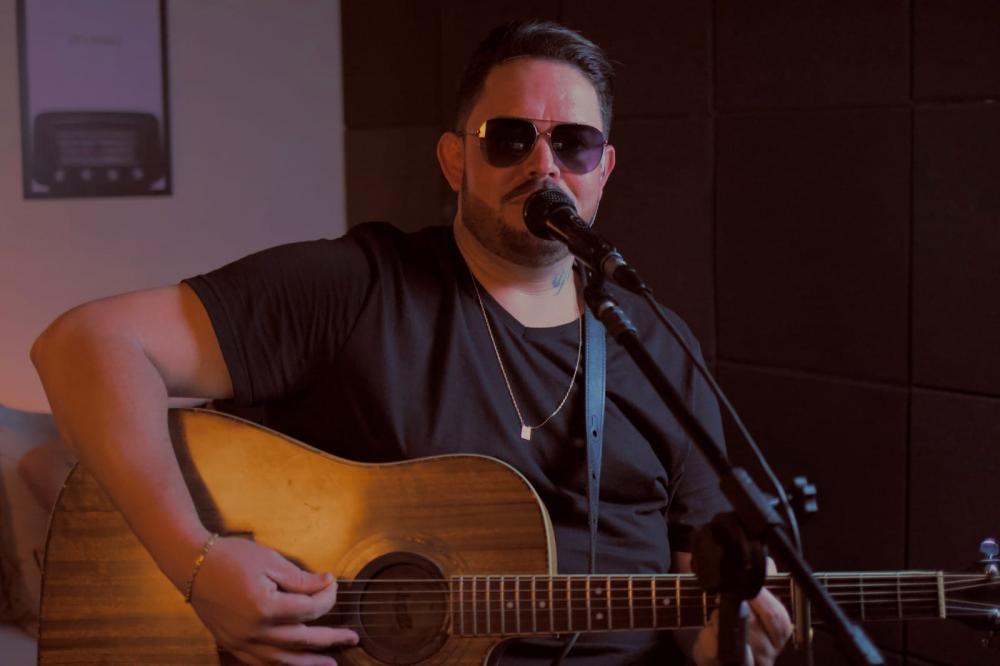 Cantor João Reys viralizou vídeo compartilhado pela Simone Mendes faz show em João Pessoa, neste sábado (20)