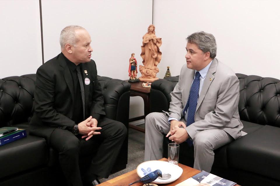 PEC’s fundamentais a Oficiais de Justiça deverão ter relatoria de senador paraibano