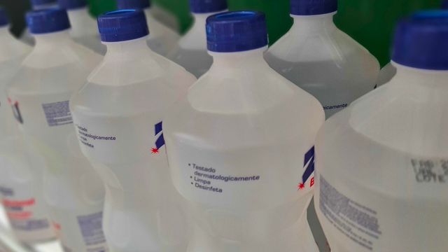 Venda de álcool 70% líquido em supermercados e farmácias passa a ser proibida a partir de hoje na Paraíba