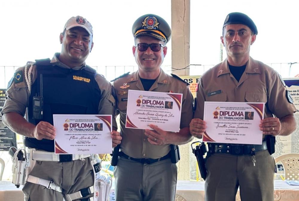 Policiais militares recebem Comenda do Sindicato dos Bancários de Catolé do Rocha