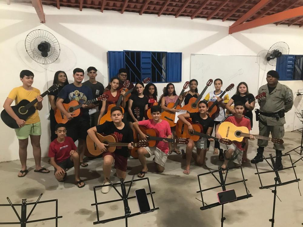  Polícia Militar desenvolve o Projeto Melodia Solidária, em São José do Sabugi