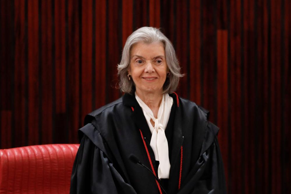 Ministra Cármen Lúcia é eleita presidente do TSE