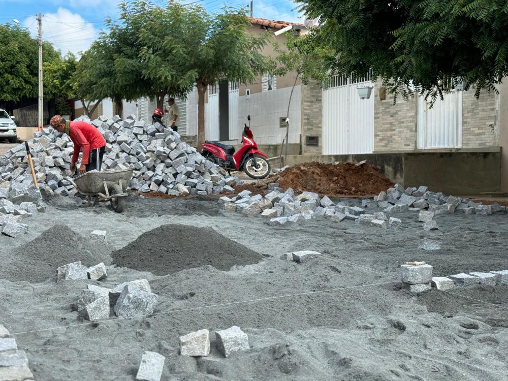 Prefeitura de Patos inicia nesta semana as obras de revitalização da praça e da pavimentação de mais 4 ruas no Mutirão
