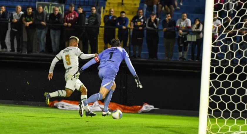 Sousa perde para RB Bragantino e deixa a Copa do Brasil