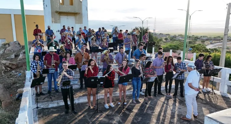  Município de Santa luzia recepciona junho com muito forró logo nas primeiras horas do mês