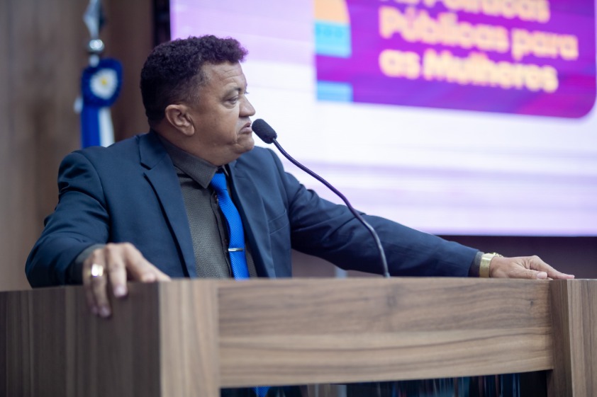 Décio Motos apresenta demandas e cobra respostas dos setores competentes