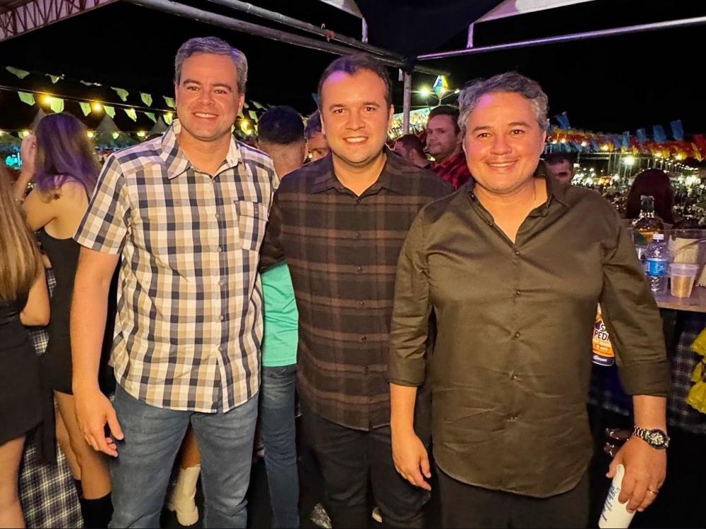 Senador Efraim Filho prestigia o São Pedro de São Mamede