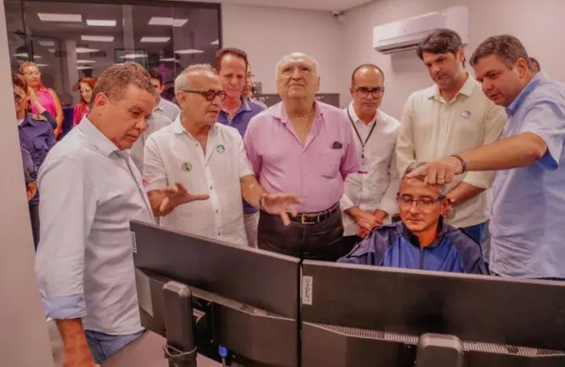 Nominando assume prefeitura de João Pessoa durante viagem de Cícero à França