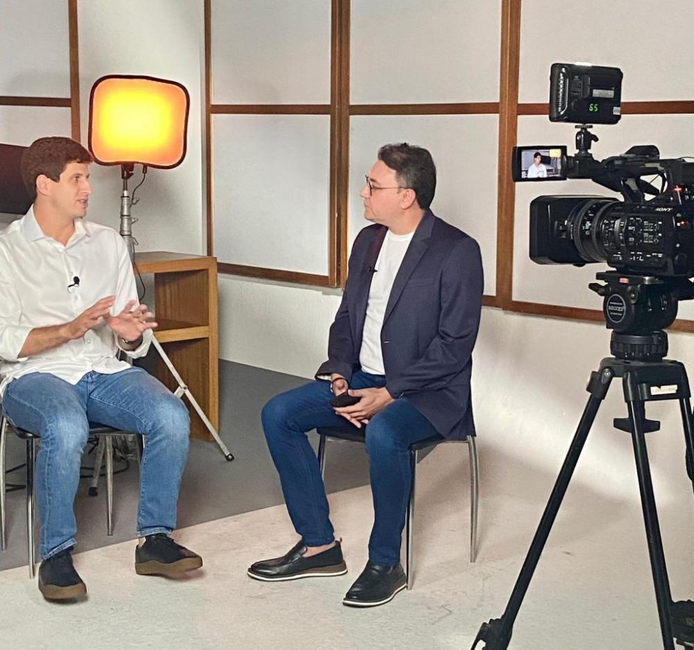 Na TV Manaíra, João Campos encerra especulações sobre morte de Eduardo Campos: “Foi acidente”