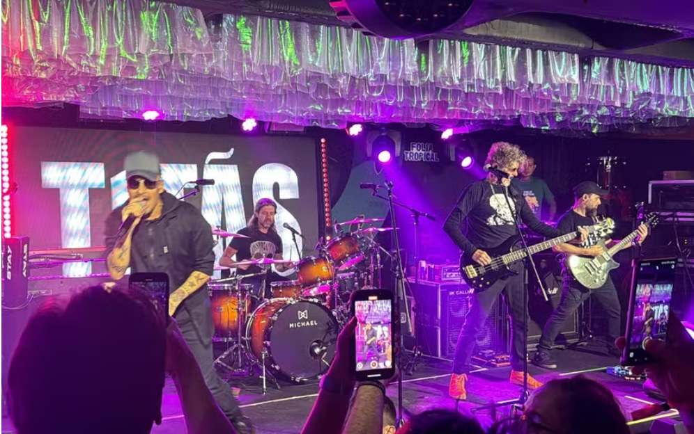 Titãs faz primeiro show sem Tony Bellotto, que está em tratamento contra câncer, e lamenta ausência do guitarrista