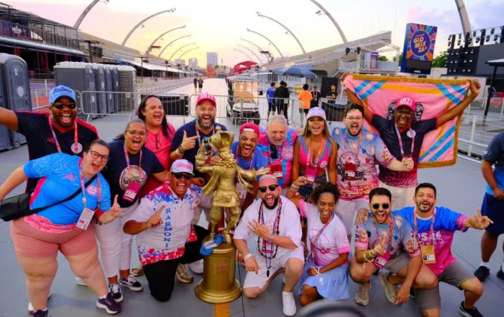  Rosas de Ouro é campeã do carnaval de São Paulo após 15 anos