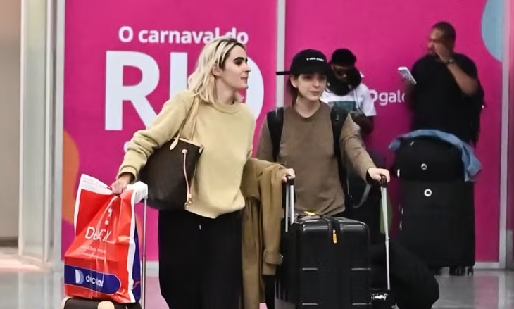 Após cerimônia do Oscar, atrizes de Ainda Estou Aqui desembarcam no Rio