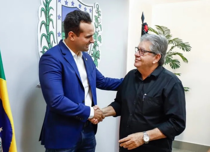 João viaja em missão oficial a Portugal e transmitirá cargo para Lucas Ribeiro