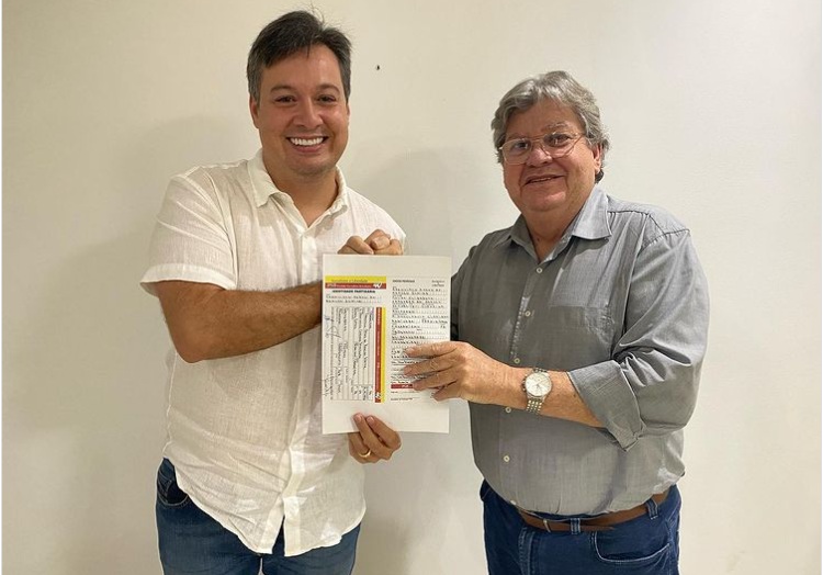 João Azevêdo critica aproximação de Júnior Araújo e Veneziano, deputado afirma que polêmica é fomentada por adversários