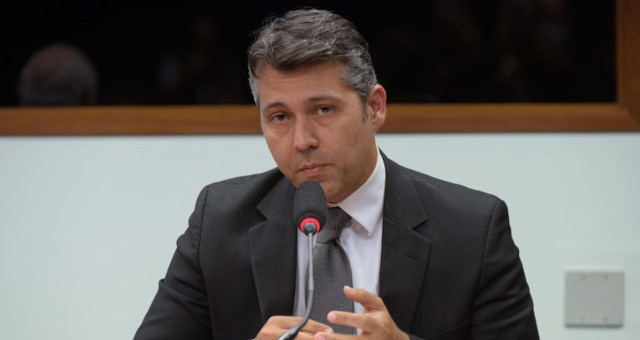 Leonardo Gadelha avalia possível fusão entre Podemos e PSDB e alerta sobre empecilho