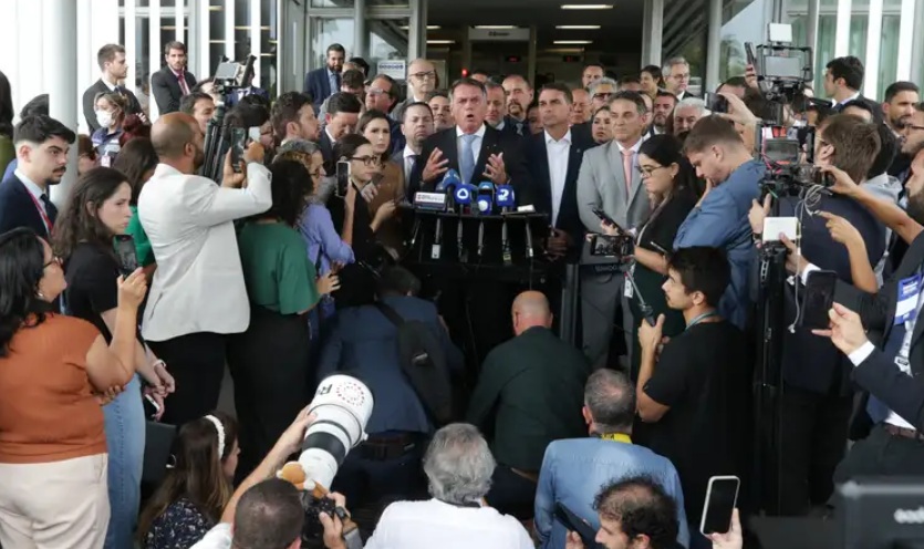 Após virar réu, Bolsonaro nega decreto de golpe de Estado