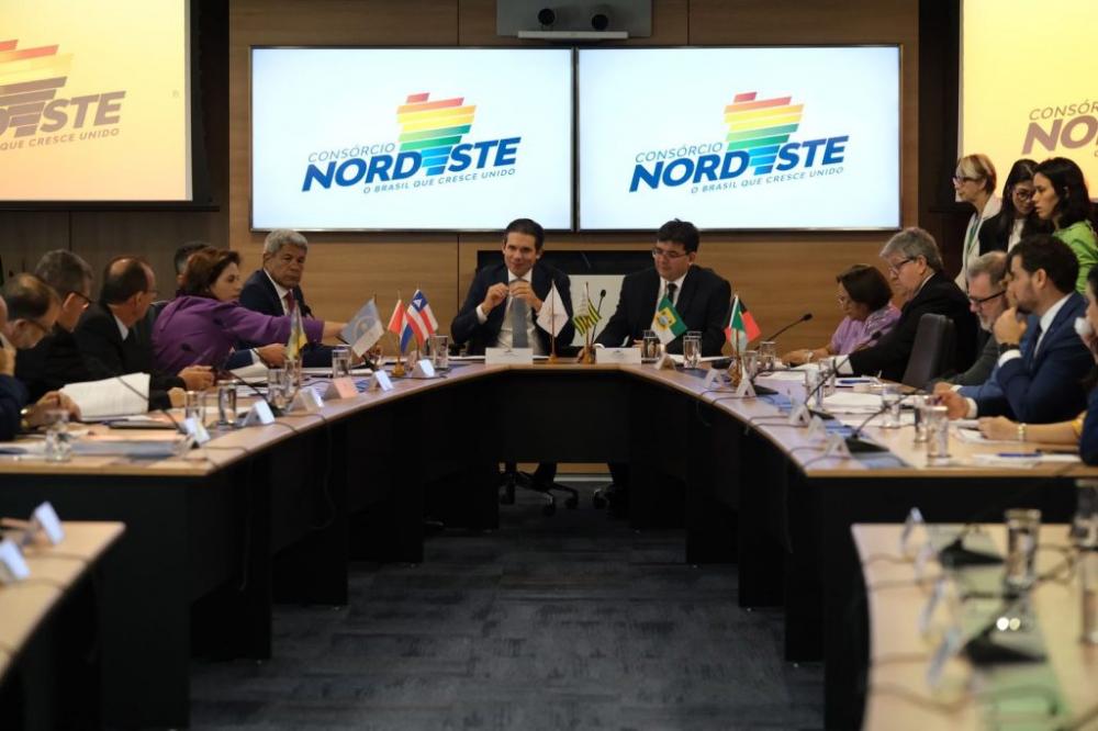 Hugo Motta se reúne com governadores do Consórcio Nordeste para discutir temas estratégicos para a Região