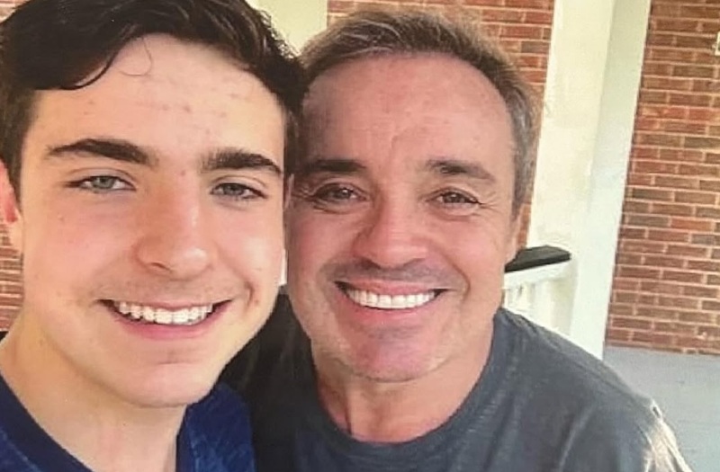 João Augusto emociona ao homenagear Gugu Liberato: ‘Faz muita falta’