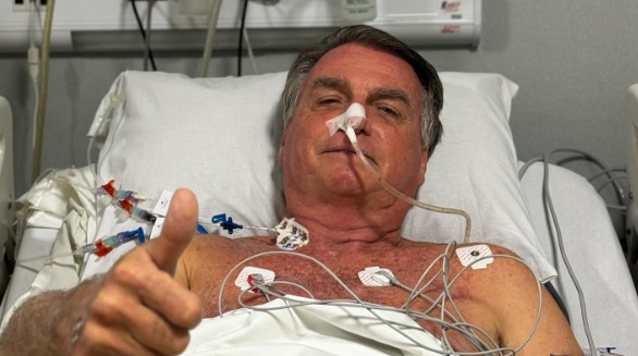 Bolsonaro se recupera em UTI após ser submetido a cirurgia de 12h em Brasília