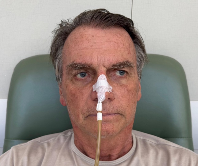 Jair Bolsonaro segue ‘estável’, mas sem previsão para alta, afirma boletim médico