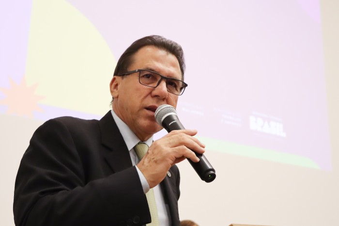 Luiz Marinho diz que sindicatos frágeis enfraquecem democracia