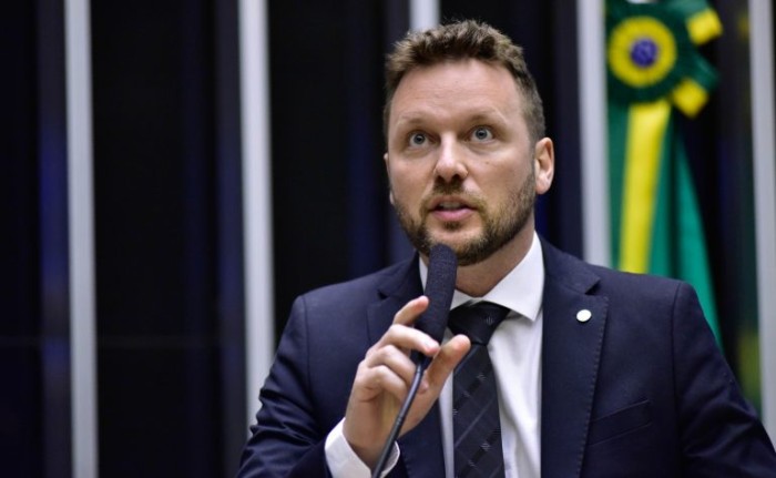 Marcon propôs sanções no caso de veículo suspenso ser flagrado em circulação - (Foto: Zeca Ribeiro / Câmara dos Deputados)
