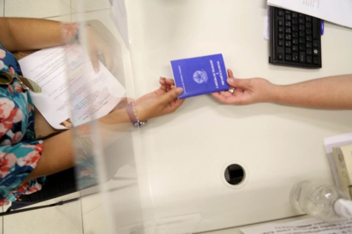 Contratar pelo menos 2% de vítimas de violência também é requisito para receber o selo - (Foto: Gilson Abreu/AEN)