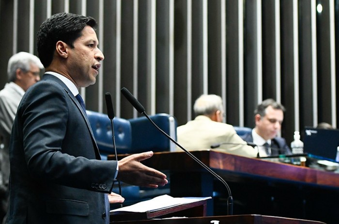 Relator, Rodrigo Cunha defende aprovação do texto no Plenário: além da renegociação de dívidas, projeto prevê limites para juros do cartão - Foto: Roque de Sá/Agência Senado