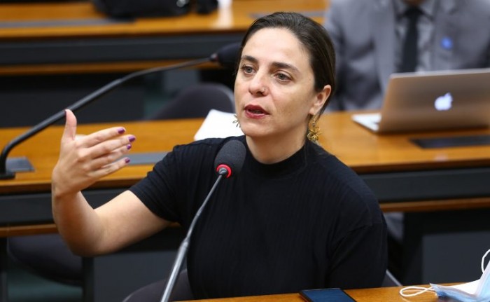 Fernanda Melchionna recomendou a aprovação da proposta - (Foto: Vinicius Loures/Câmara dos Deputados)