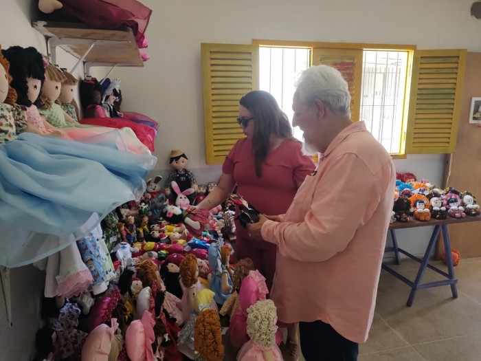 Milton Dornellas, gestor do PRIMA, conhece o projeto Castelo de Bonecas