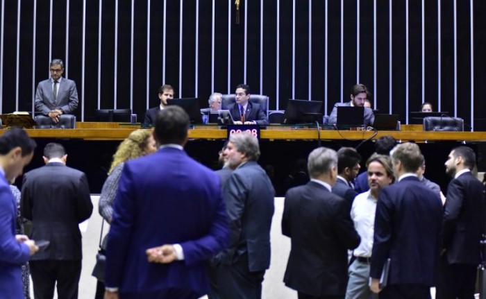 Deputados na sessão do Plenário desta terça-feira - (Foto: Zeca Ribeiro/Câmara dos Deputados)