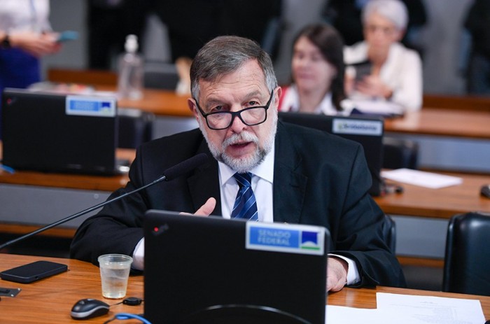 Flávio Arns apresentou relatório favorável ao projeto - Foto: Edilson Rodrigues/Agência Senado