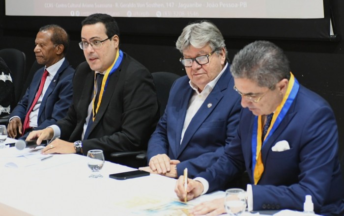 João Azevêdo prestigia posse de desembargador Rogério Fialho no Instituto Histórico e Geográfico Paraibano