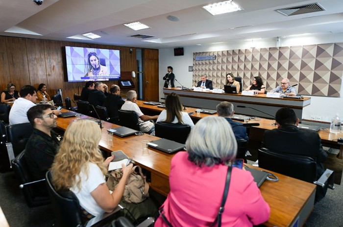 Audiência pública ouviu representantes dos bancários, além de especialistas em saúde do trabalho - Foto: Edilson Rodrigues/Agência Senado