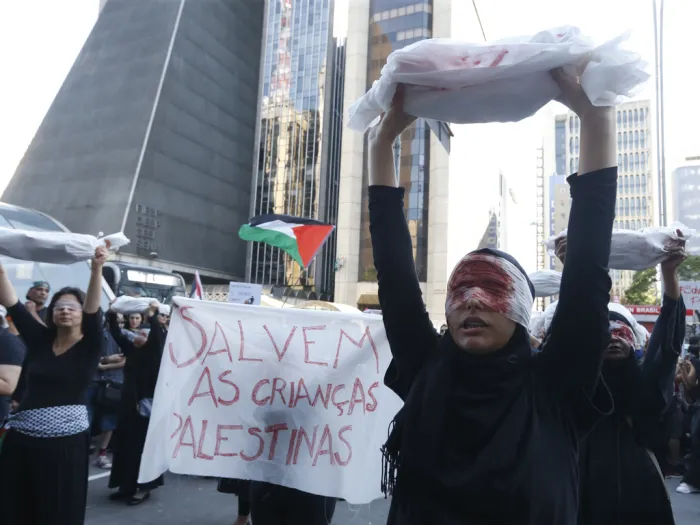 Ato em solidariedade ao povo palestino na Avenida Paulista - (Foto: Paulo Pinto/Agência Brasil)