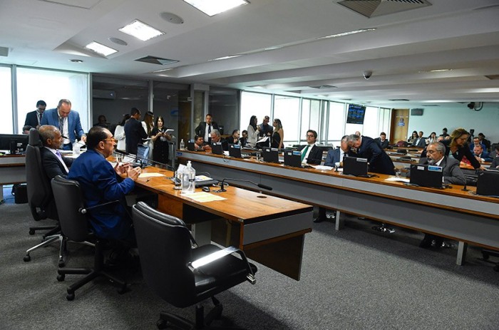 Uma emenda ao texto prevê que a inscrição do nome de Pelé no livro seja concretizada a partir de 2032 - Foto: Roque de Sá/Agência Senado