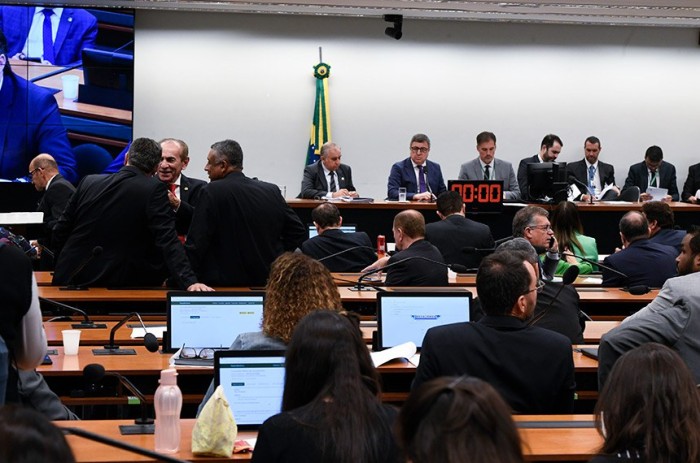 Senadores e deputados em reunião da Comissão Mista de Orçamento, que analisa o PPA - Foto: Roque de Sá/Agência Senado
