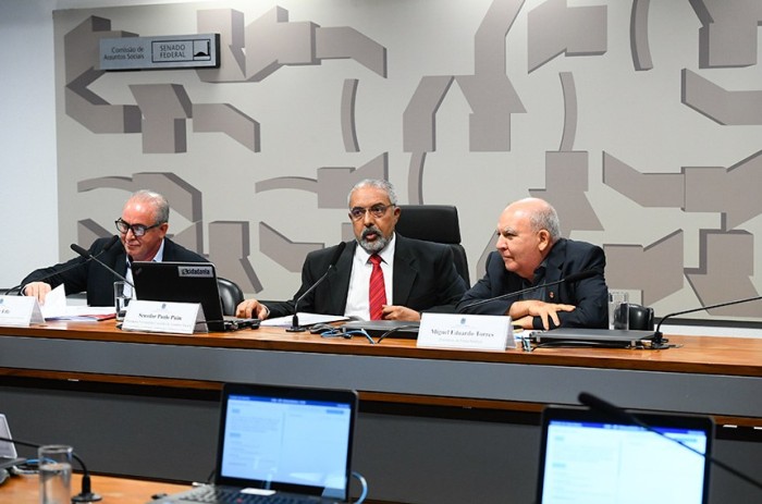 Um dos autores do requerimento da audiência, o senador Paulo Paim defendeu que os sindicatos precisam estrutura - Foto: Marcos Oliveira/Agência Senado
