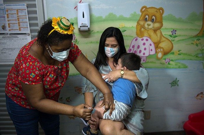 A iniciativa é vista como importante diante da disseminação de informações falsas sobre a eficácia e a segurança das vacinas e a queda na cobertura vacinal do país - Foto: Alex Pazuello/Semcom