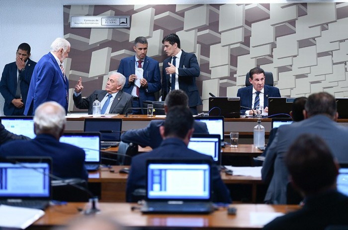 Jaques Wagner, Otto Alencar e Vanderlan Cardoso na reunião da CAE; comissões encaminharam à Comissão Mista de Orçamento 284 emendas, com sugestões de investimentos em políticas públicas em inúmeros setores - Foto: Edilson Rodrigues/Agência Senado