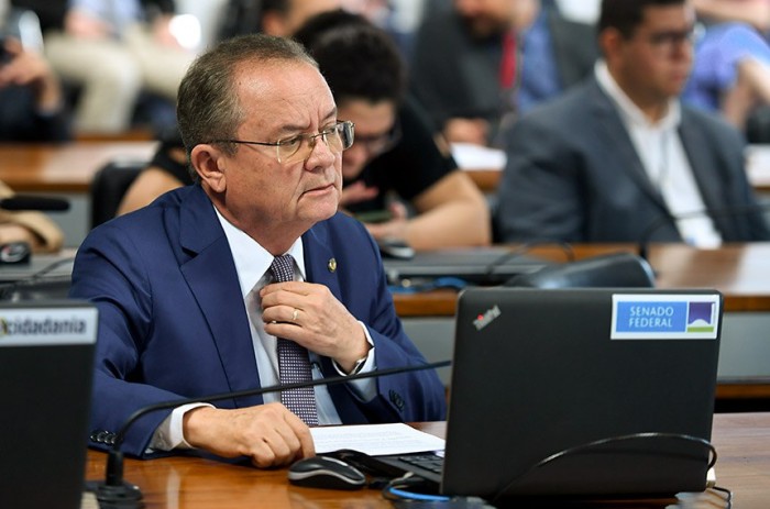 Zequinha Marinho leu o relatório de Styvenson Valentim - Foto: Edilson Rodrigues/Agência Senado